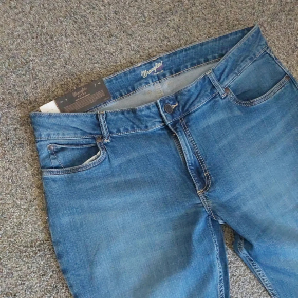 Wrangler Retro Mae Bootcut jeans Medium wash raw hem 19x32 - Picture 3 of 8